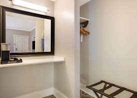 Best Western Sea Island Inn 5