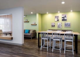 Woodspring Suites Houston IAH Airport 5