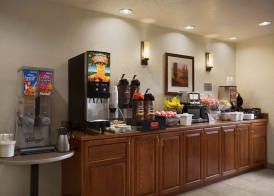 Super 8 by Wyndham Woodburn 4