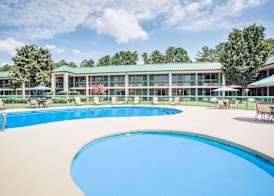 Ramada by Wyndham & Suites Warner Robins 5