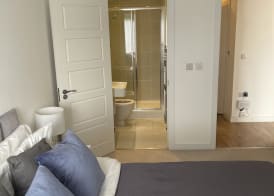 Beautiful 2-bed Apartment in London 3