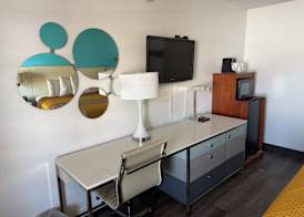 Howard Johnson by Wyndham Ft. Myers FL 5