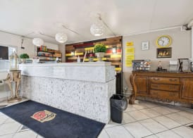 Super 8 by Wyndham Millbury/Toledo 3