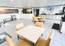 Days Inn & Suites by Wyndham - Canton First Monday Trade Days 2