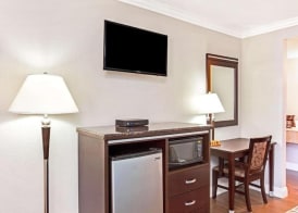 Cabana Inn & Suites 3