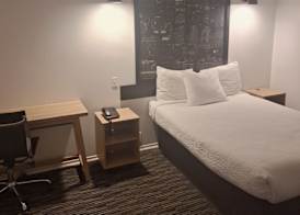 Super 8 by Wyndham Montreal 5