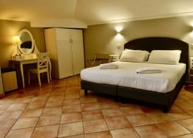 Sourire Hotel 2