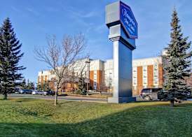 Hampton Inn & Suites by Hilton Calgary-Airport 2