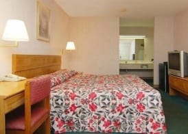 Econo Lodge Lanett 5