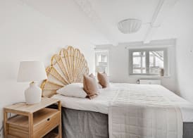 Sanders Penny - Chic 3-bdr Apt in City Center 3