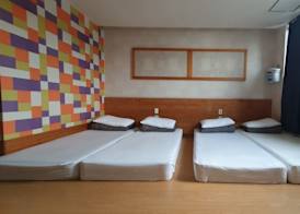Bound Hostel 5