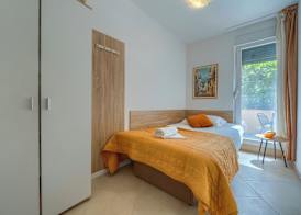 A 2 comfortable apt w terrace & garden near beach 4