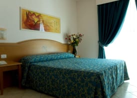Roses Hotel 5