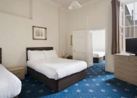 Parade Hotel Bath 2
