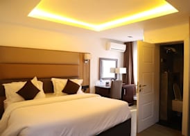 Bolton White Residence 5
