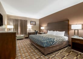 Econo Lodge Shelbyville North 3