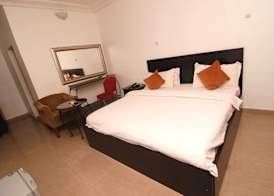 Silverland Hotel and Suites 4