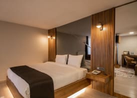 Adresin Hotel 5