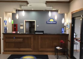 Days Inn by Wyndham Baytown East 4