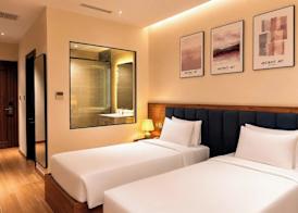 Happy Life Grand Hotel & Rooftop Skybar 3