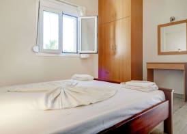 Seaview Studio in beautiful setting, west from Chania 4