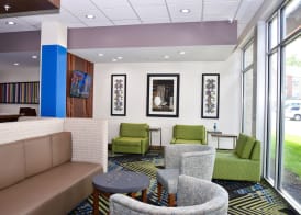 Holiday Inn Express & Suites BENSENVILLE - O'HARE by IHG 2