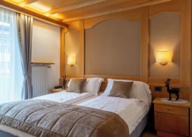 Hotel Meida 5