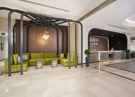 Hotel Holiday International 4