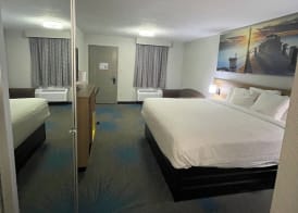 Days Inn by Wyndham Savannah 5