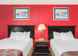 Ramada Hotel & Conference Center by Wyndham Edgewood 5
