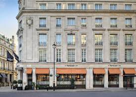 The Trafalgar St. James London, Curio Collection by Hilton 4