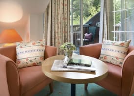 Romantik Hotel Die Gersberg Alm mit Panoramablick auf Salzburg und Outdoor Pool ab Mai 3