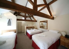 The Dewdrop Inn 4