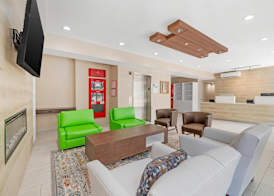 Country Inn & Suites by Radisson, Staten Island 2