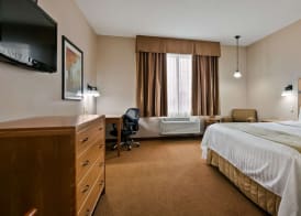 Best Western Plus Chateau Inn Sylvan Lake 4