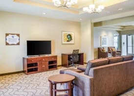 MainStay Suites Hackberry Sportsman's Lodge 4