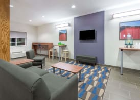 Microtel Inn & Suites by Wyndham Cadiz 2