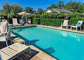 Grass Valley Courtyard Suites 5