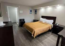 Belleville Motor Lodge 4