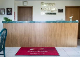 Econo Lodge Elkhart North 4