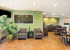 SureStay Plus Hotel by Best Western Bettendorf 2
