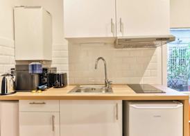 Modern Deluxe Studio in the Heart of Paris 4