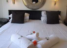 Old Mill Lodge, Seasonal Working Ostrich Farm & Restaurant, Oudtshoorn 4
