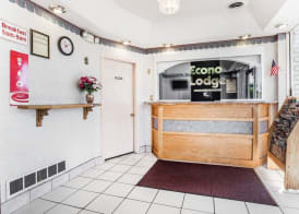 Econo Lodge McDonough South 4