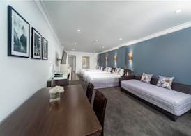Hyde Park Inn 5