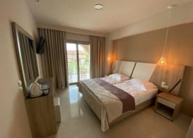 Eleni's Garden & Castello Suites 3