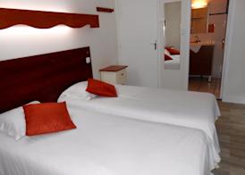 Logis Hôtel La Demeure du Perron 5