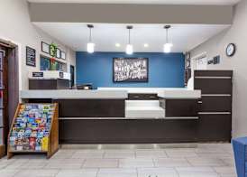 Super 8 by Wyndham Bakersfield/Central 3
