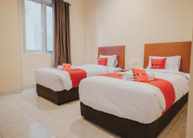RedDoorz Plus near Plaza Blok M 5