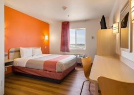 Howard Johnson by Wyndham Lemoore 3